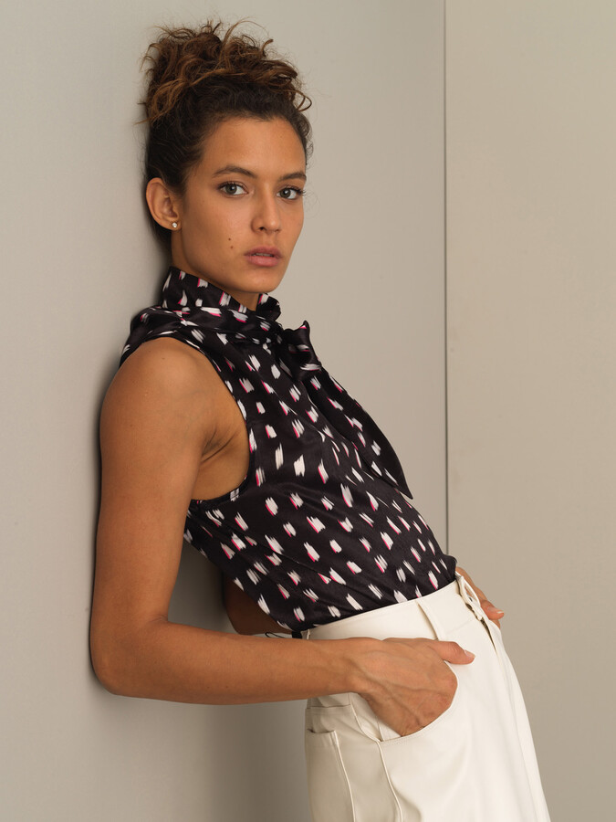 Regular Fit Patterned Sleeveless Satin Blouse - Xint