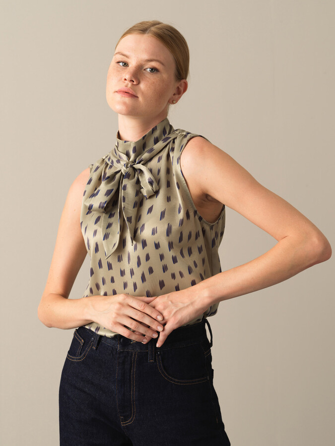 Regular Fit Patterned Sleeveless Satin Blouse - Xint