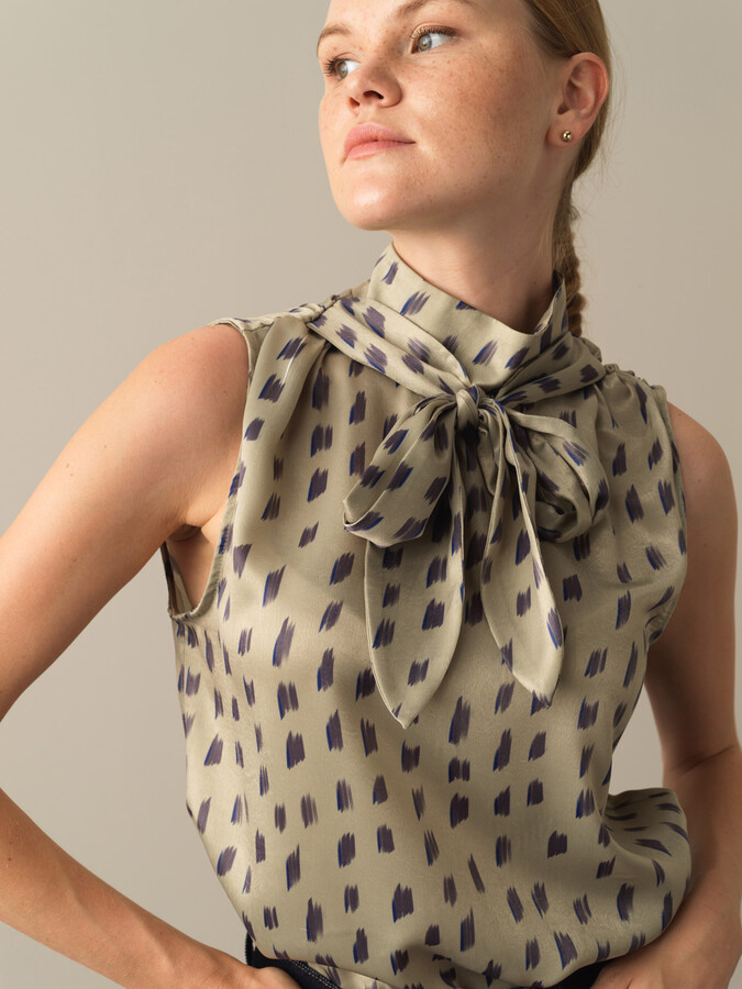 Regular Fit Patterned Sleeveless Satin Blouse - Xint