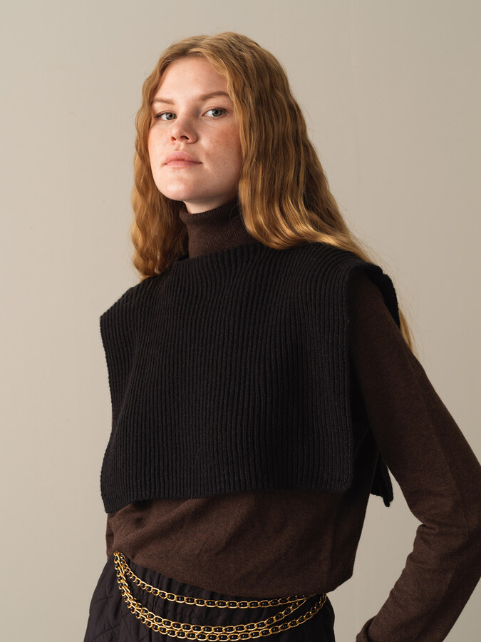 Side-Slit Regular Fit Hooded Short Sweater - Xint