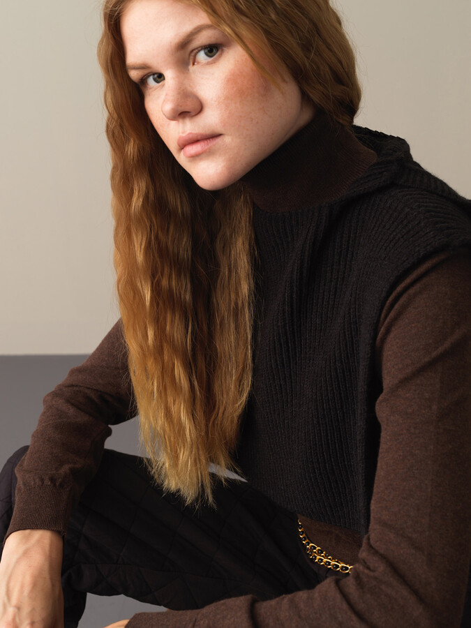 Side-Slit Regular Fit Hooded Short Sweater - Xint