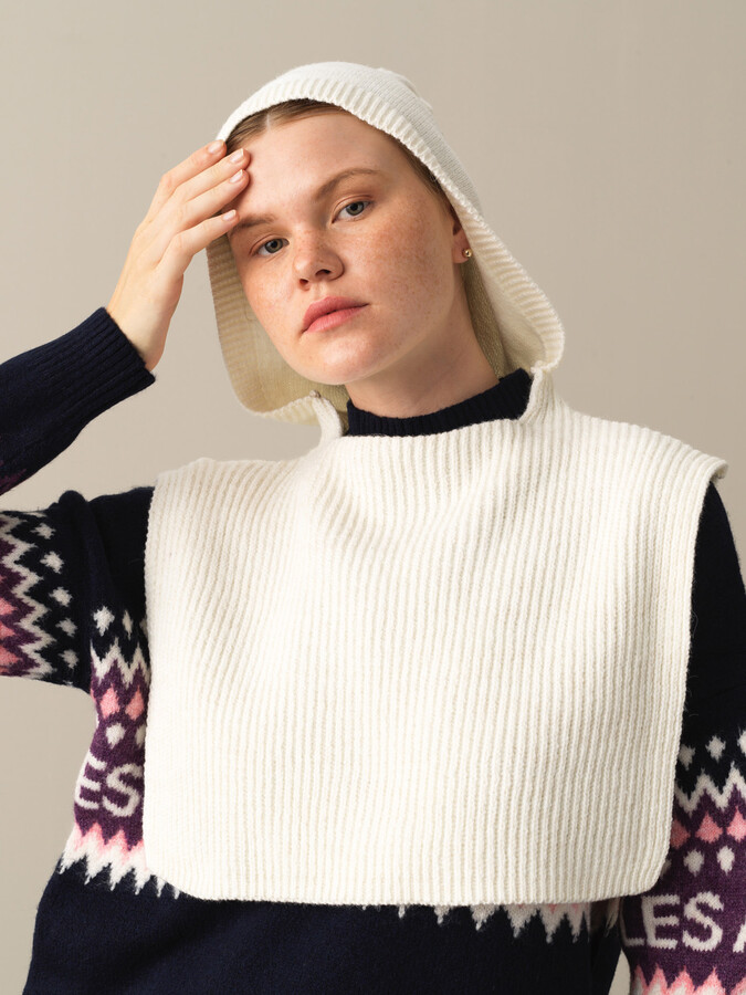 Side-Slit Regular Fit Hooded Short Sweater - Xint