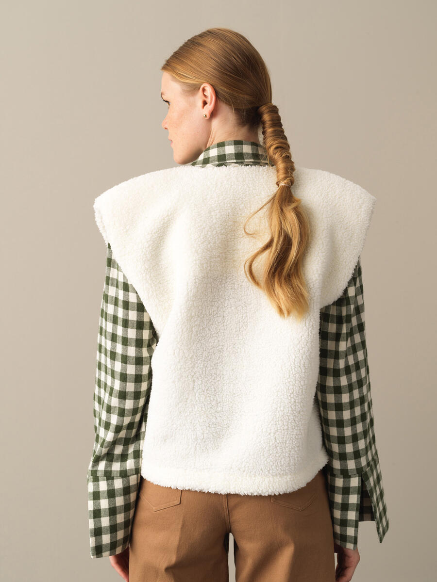 Oversized Lamb Vest - 4