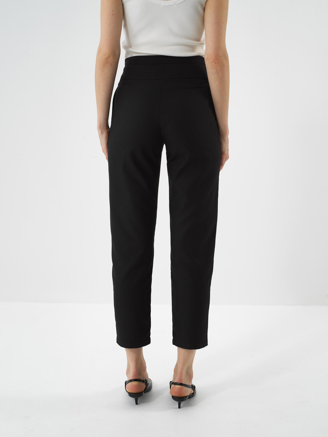 Black Regular Fit Trousers That Maintain Their Form - 4