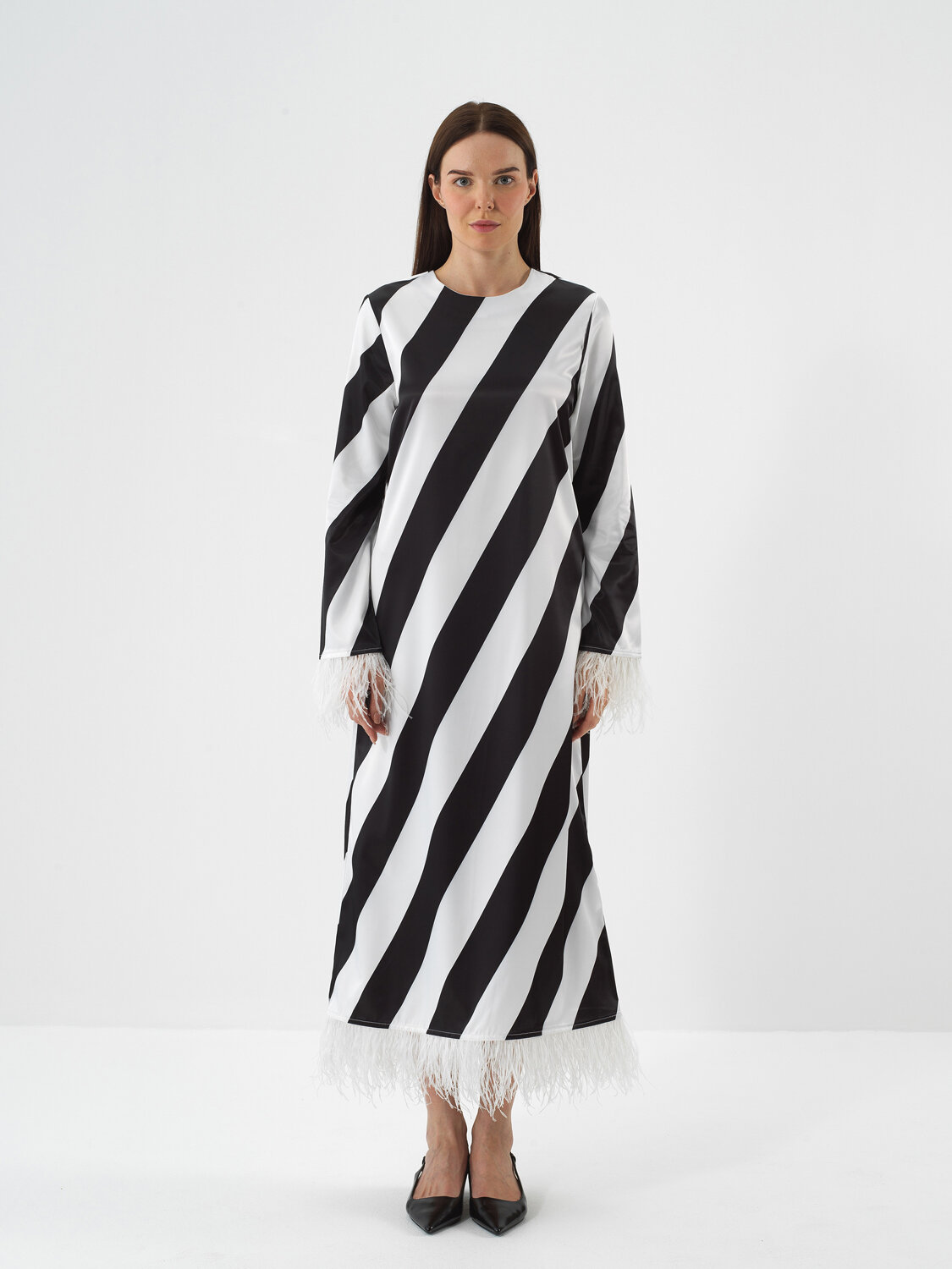 Black Form-Proof Regular Fit Dress - Xint