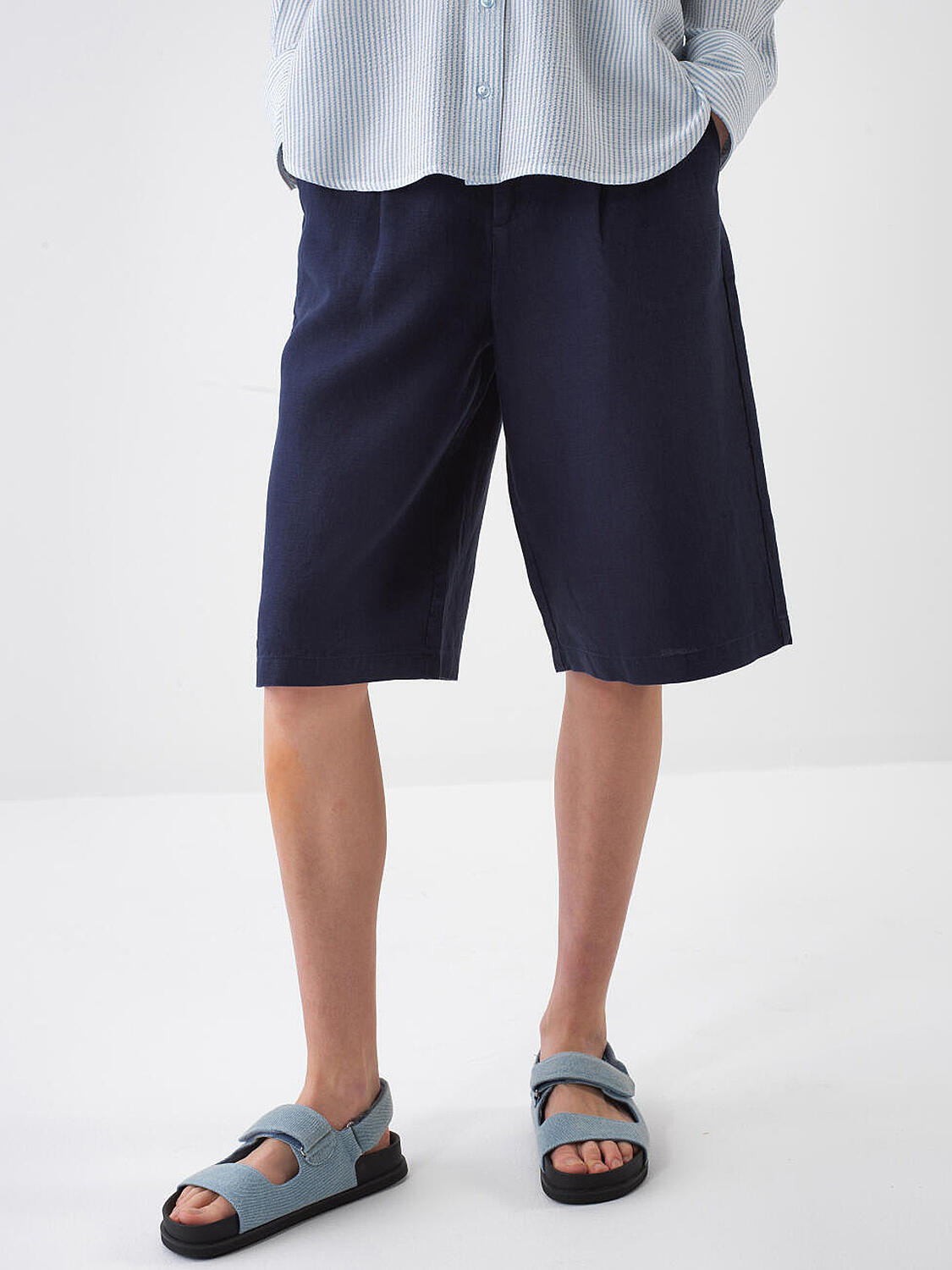 Navy Blue Oversize Linen Shorts - 1