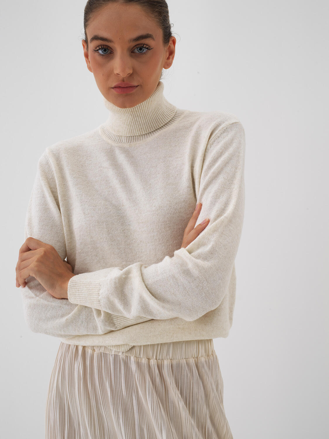 Wool Basic Turtleneck Sweater