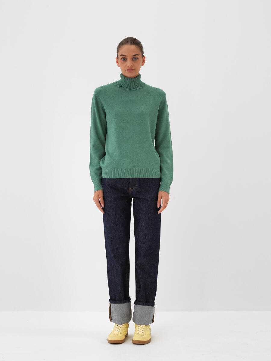 Wool Basic Turtleneck Sweater - 3