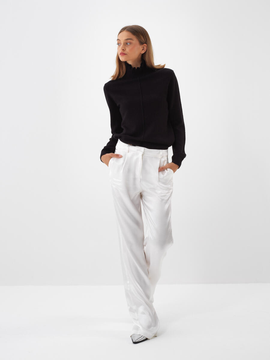 Wool Plain Turtleneck Sweater - 2