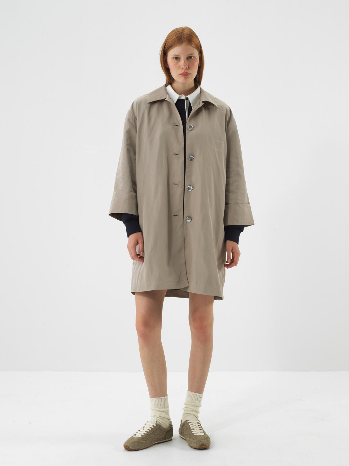 Oversize Trench Coat That Preserves Its Natural Form